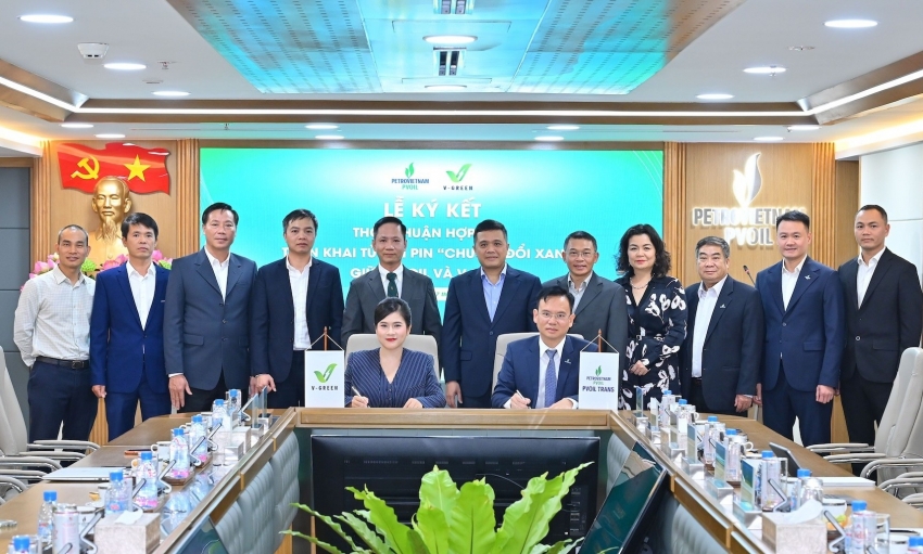 V-Green triển khai hơn 3.000 tủ đổi pin xe máy điện tại cây xăng PVOIL