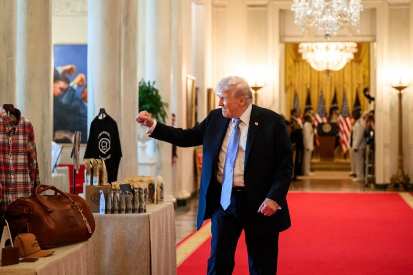 ong trump tuyen bo nga ukraine ngung ban tam thoi
