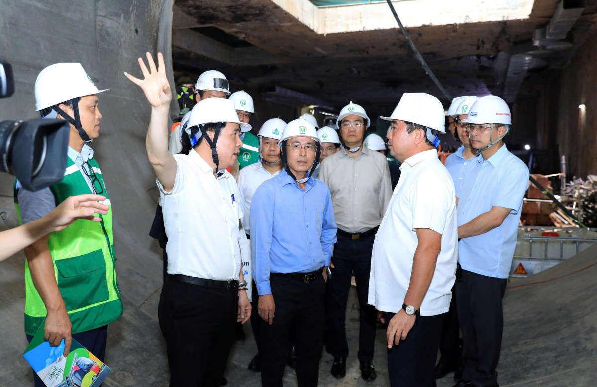 Ban Quản lý đường sắt đô thị Hà Nội báo cáo Lãnh đạo Thành phố về công tác tổ chức thi công tại ga ngầm S12 (tuyến 3.1).