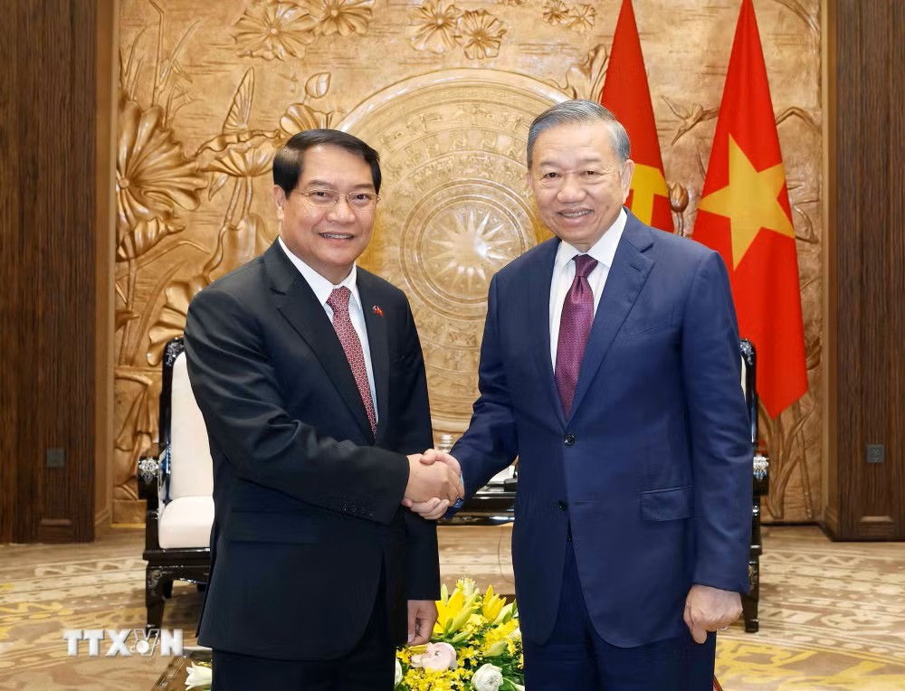 Tổng Bí thư, Chủ tịch nước Tô Lâm tiếp Bí thư Thành ủy, Chủ tịch Hội đồng nhân dân Thủ đô Vientiane (Lào) - Ảnh: TTXVN