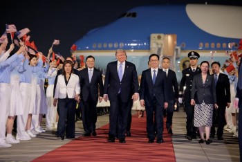 Ông Trump tới Bắc Kinh, bắt đầu chuyến thăm Trung Quốc