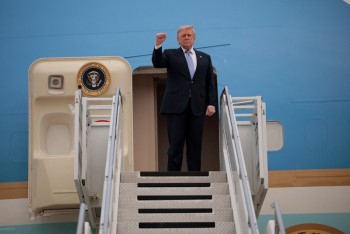 Ông Trump rời Bắc Kinh, kết thúc chuyến thăm Trung Quốc