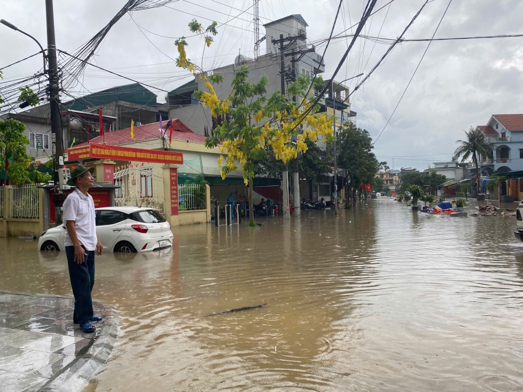 Phường  phường Hà Lầm ngập úng trong sáng 17/5