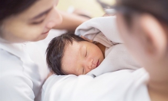 Phụ nữ sinh đủ 2 con trước 35 tuổi được hỗ trợ tối thiểu 2 triệu đồng