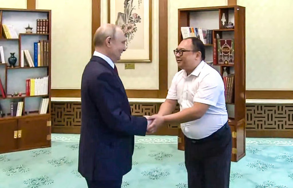 Tổng thống Nga Putin hội ngộ cậu bé Trung Quốc sau 26 năm