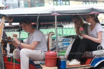 Du khách đến Thái Lan có thể chịu mức 
