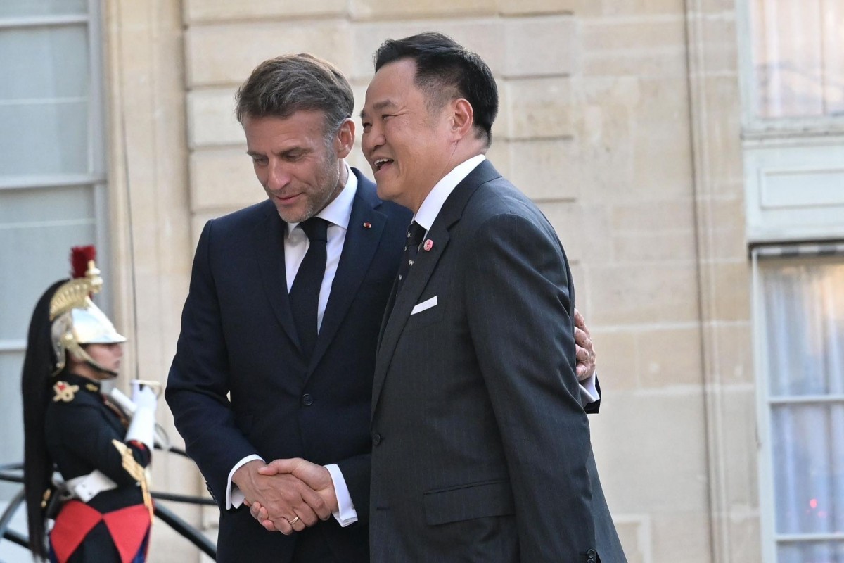 Tổng thống Pháp Emmanuel Macron và Phiên bản chính thức của 555Win Thái Lan Anutin Charnvirakul tại Điện Élysée ngày 25/5. Ảnh: Facebook/@Anutin Charnvirakul