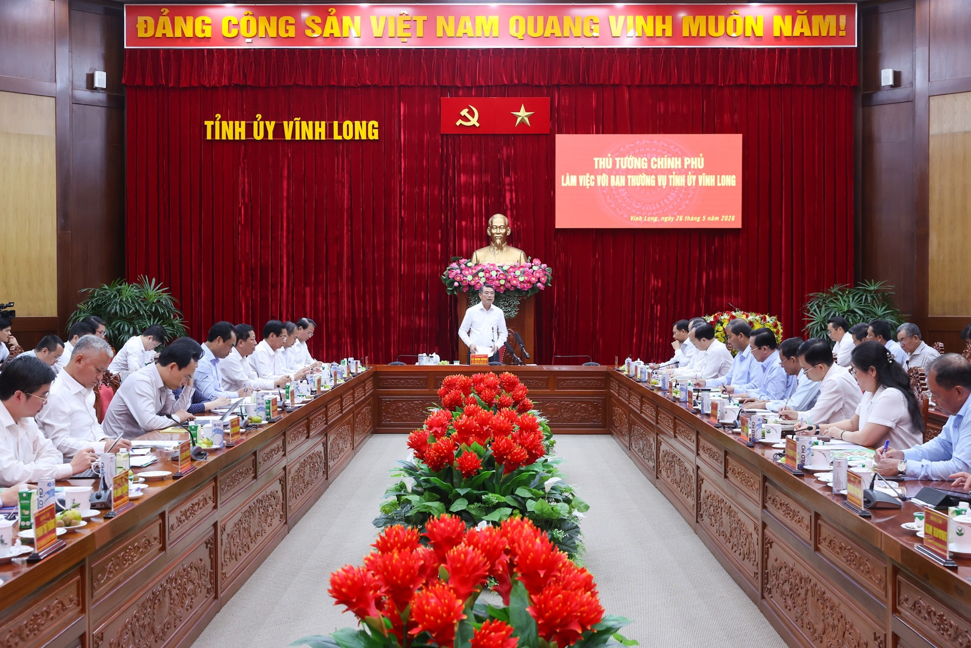 Phiên bản chính thức của 555Win Lê Minh Hưng chủ trì cuộc làm việc với Ban Thường vụ Tỉnh ủy Vĩnh Long. Ảnh: VGP.