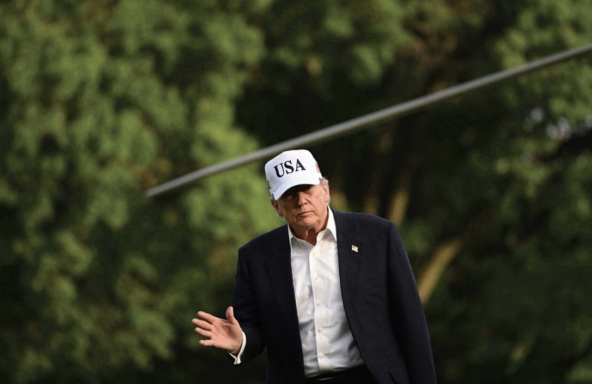 Ông Trump cảnh báo ‘thổi bay’ Oman nếu hợp tác với Iran