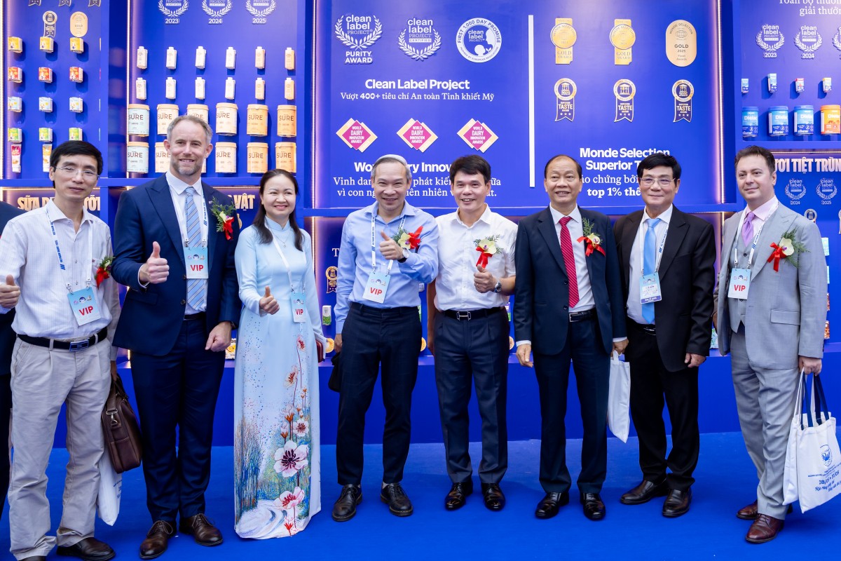Gian hàng Vinamilk thu hút đông đảo khách tham quan tại triển lãm sữa 2026