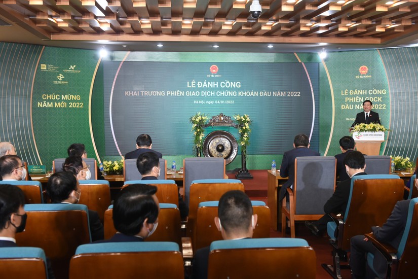 Bộ trưởng Bộ T&agrave;i ch&iacute;nh n&ecirc;u ra 5 nhiệm vụ trọng t&acirc;m của thị trường chứng kho&aacute;n năm 2022 - Ảnh: Dũng Minh