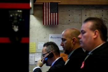 Dow Jones giảm 130 điểm sau tín hiệu tăng lãi suất của FED