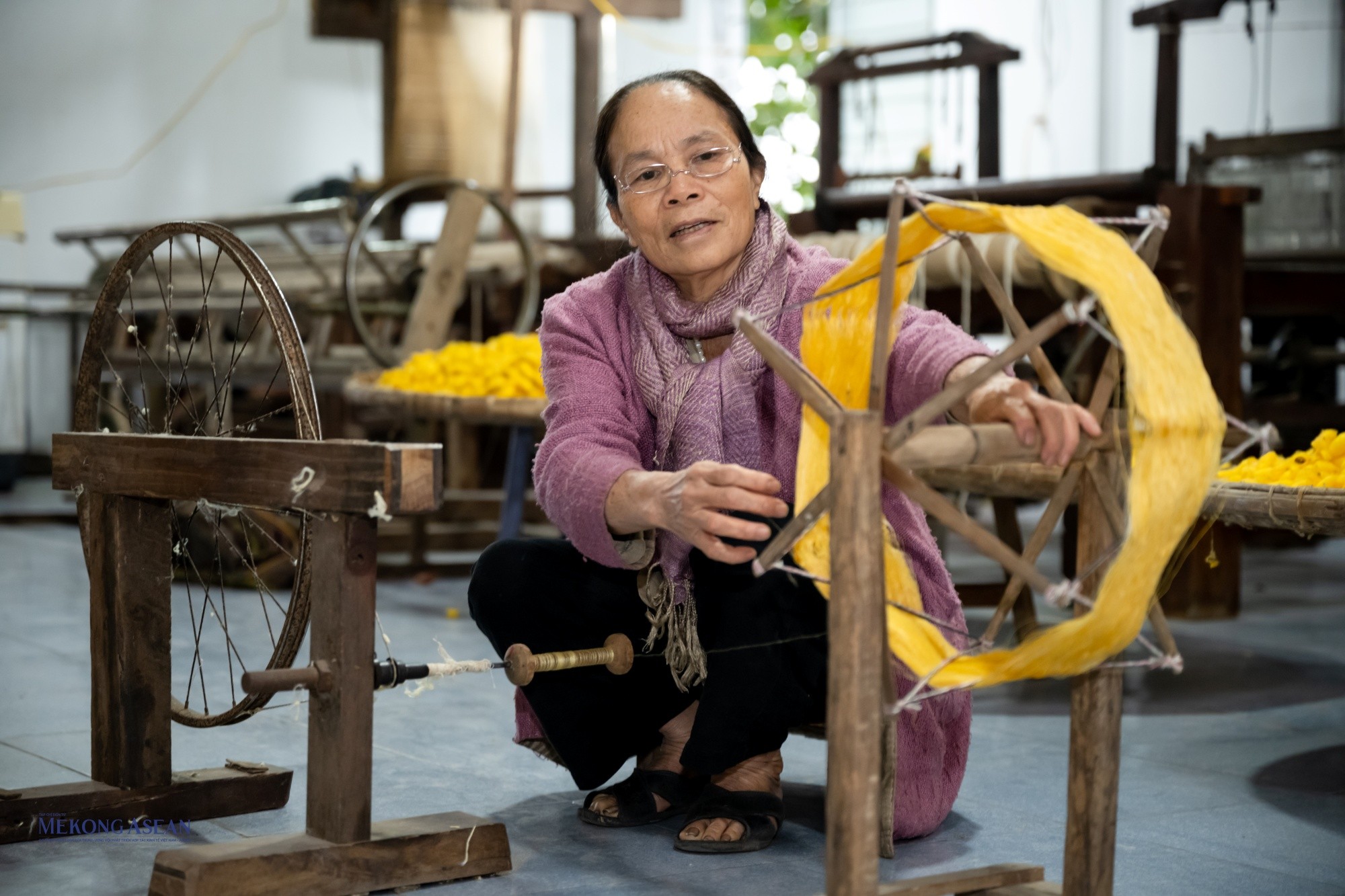 Người mang quốc hoa dệt thành lụa, giữ hồn quê trong từng sợi tơ sen