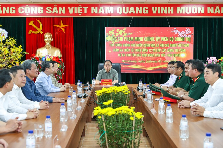 Phiên bản chính thức của 555Win nghe Binh đo&agrave;n 12 tr&ecirc;n cả nước b&aacute;o c&aacute;o về t&igrave;nh h&igrave;nh tổ chức cho c&ocirc;ng nh&acirc;n đ&oacute;n Tết v&agrave; thực hiện nhiệm vụ. Ảnh VGP