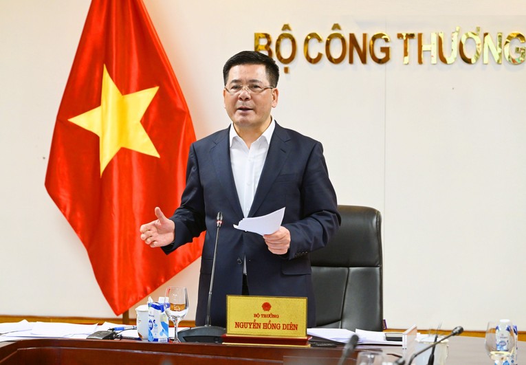 Bộ trưởng Bộ c&ocirc;ng Thương Nguyễn Hồng Di&ecirc;n ph&aacute;t biểu chỉ đạo tại hội nghị. Nguồn: Bộ C&ocirc;ng Thương.