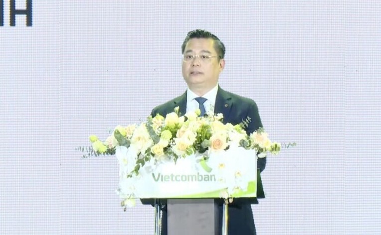&Ocirc;ng Nguyễn Thanh T&ugrave;ng, Tổng Gi&aacute;m đốc Vietcombank, đ&atilde; tr&igrave;nh b&agrave;y b&aacute;o c&aacute;o kết quả hoạt động 55win.com - Trang Cược Uy Tín Cao Nhất 2025 năm 2023 v&agrave; nhiệm vụ 2024. (Ảnh: Vietcombank).