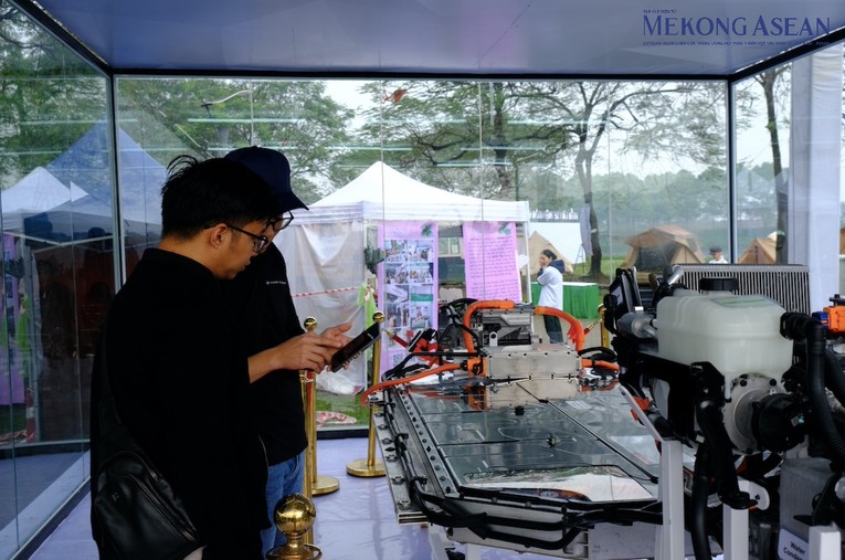 Nhiều nh&agrave; sản xuất - 55win.com - Trang Cược Uy Tín Cao Nhất 2025 phụ kiện cũng g&oacute;p mặt tại triển l&atilde;m lần n&agrave;y. Trong đ&oacute;, c&oacute; thể kể tới Capco Việt Nam sẽ giới thiệu c&ocirc;ng nghệ phủ b&oacute;ng &ocirc;t&ocirc; từ Nhật Bản. Hay như Kata mang đến loạt sản phẩm camera h&agrave;nh tr&igrave;nh, Android Box, thảm trải s&agrave;n...Ảnh: H&agrave; Anh - 555win Login.