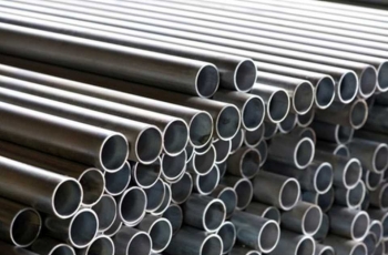 Một công ty thép báo lãi chỉ bằng hơn một nửa cùng kỳ