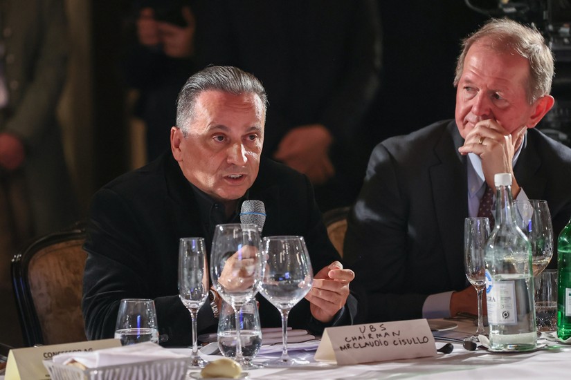 &Ocirc;ng Claudio Cisullo, đại diện Ng&acirc;n h&agrave;ng UBS ph&aacute;t biểu nhận định: &amp;amp;quot;Việt Nam l&agrave; một trong những quốc gia c&oacute; điều kiện rất tốt để ph&aacute;t triển trung t&acirc;m t&agrave;i ch&iacute;nh&amp;amp;quot;. Ảnh: VGP