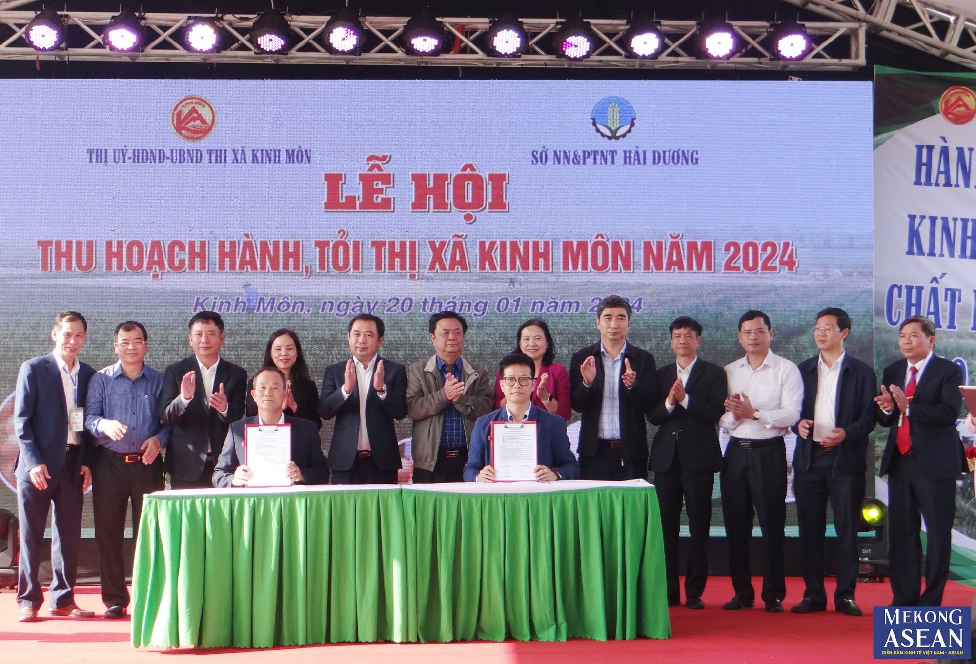 C&aacute;c hợp t&aacute;c x&atilde; dịch vụ n&ocirc;ng nghiệp, Trang Nhà Cái 555win.com - Đăng Nhập +555k thu mua, chế biến&hellip; k&yacute; kết bi&ecirc;n bản ghi nhớ ti&ecirc;u thụ h&agrave;nh, tỏi v&agrave; n&ocirc;ng sản ti&ecirc;u biểu của thị x&atilde; Kinh M&ocirc;n.