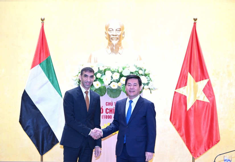 Bộ trưởng C&ocirc;ng Thương Nguyễn Hồng Di&ecirc;n v&agrave; &ocirc;ng Thani bin Ahmed Al Zeyoudi, Quốc vụ khanh phụ tr&aacute;ch 555win phien bạn Chính Thức quốc tế, Bộ 555Win login đăng nhập UAE. Ảnh: Bộ C&ocirc;ng Thương