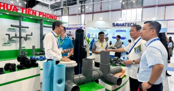 Hai 'ông lớn' ngành nhựa đua nhau lãi kỷ lục
