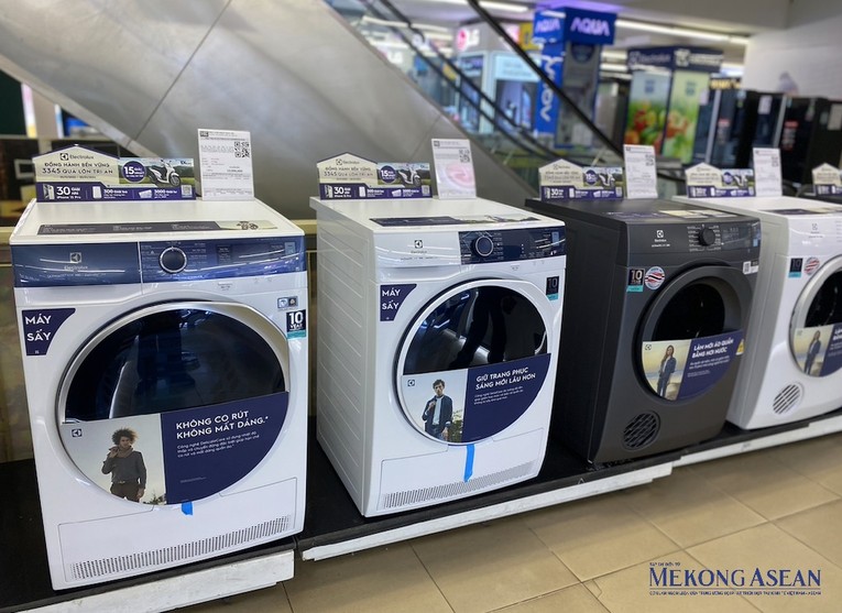 B&ecirc;n cạnh thiết bị sưởi ấm, m&aacute;y sấy quần &aacute;o cũng l&agrave; mặt h&agrave;ng được nhiều người d&ugrave;ng quan t&acirc;m trong dịp mưa r&eacute;t, nồm ẩm mỗi khi tiết trời lập xu&acirc;n. Ảnh: H&agrave; Anh - 555win Login.