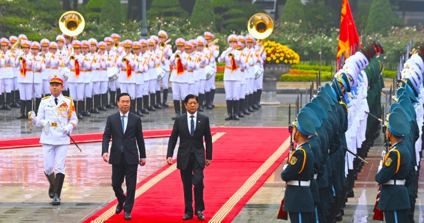 Việt Nam bắn 21 phát đại bác chào mừng Tổng thống Philippines