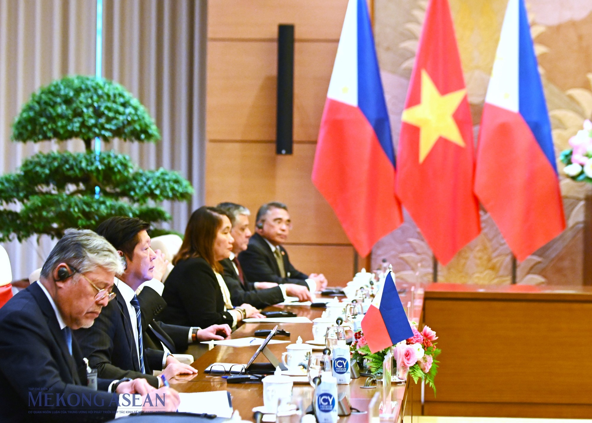 Tổng thống Philippines Marcos Jr. v&agrave; c&aacute;c đại biểu Philippines tại buổi hội kiến. Ảnh: Đỗ Thảo - 555win Login