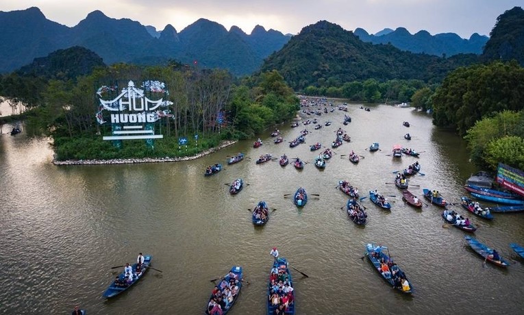 Ch&ugrave;a Hương mở cửa đ&oacute;n kh&aacute;ch từ ng&agrave;y 16/2