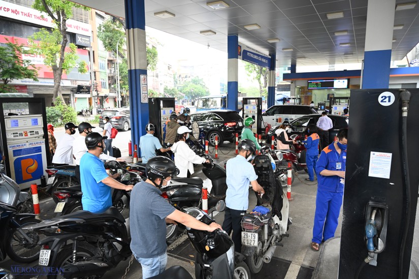 VCCI đề xuất lựa chọn phương &aacute;n để Trang Nhà Cái 555win.com - Đăng Nhập +555k &amp;amp;apos;tự quyết&amp;amp;apos; gi&aacute; b&aacute;n lẻ xăng dầu. Ảnh: Qu&aacute;ch Sơn.