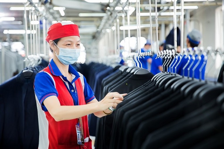 Nhu cầu xuất khẩu h&agrave;ng dệt may Việt Nam dự kiến suy yếu trong năm 2023.