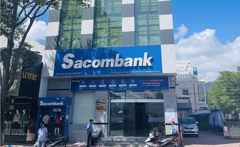 Sacombank y&ecirc;u cầu l&agrave;m r&otilde; bất thường trong việc tự &yacute; nới room ngoại