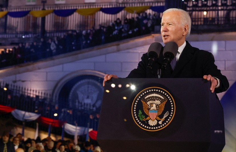 Tổng thống Joe Biden ph&aacute;t biểu tại L&acirc;u đ&agrave;i Ho&agrave;ng gia Warsaw, ng&agrave;y 21/2. Ảnh: Reuters