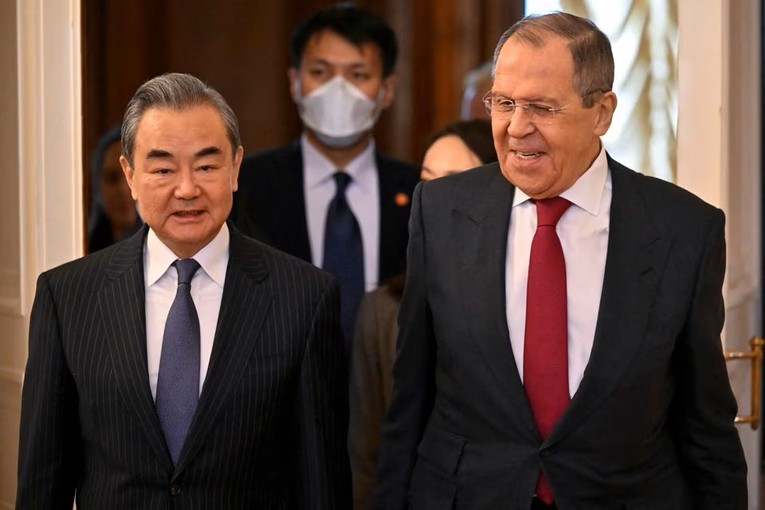 &Ocirc;ng Vương Nghị v&agrave; Ngoại trưởng Nga Sergei Lavrov. Ảnh: Sputnik