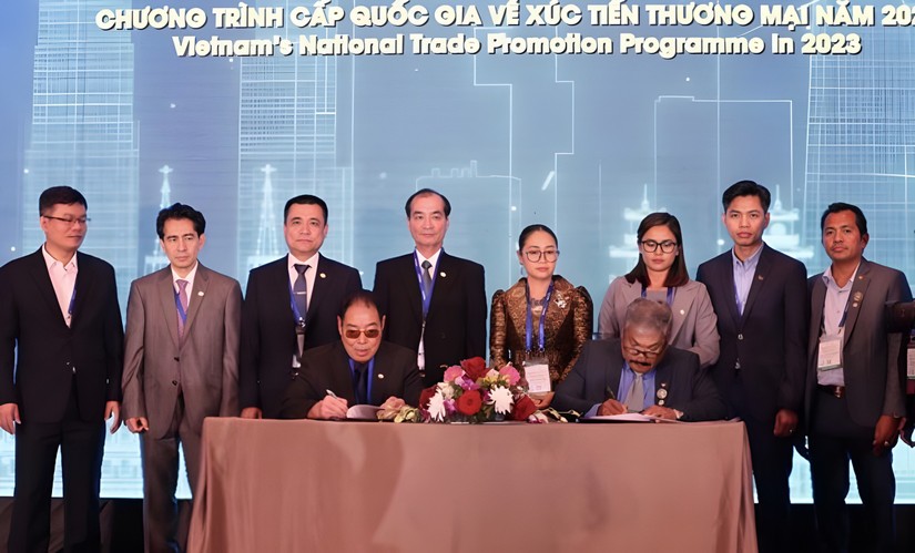 Hiệp hội Điều Việt Nam k&yacute; kết bi&ecirc;n bản hợp t&aacute;c cung ứng nguy&ecirc;n liệu với Hiệp hội Điều Campuchia tại hội nghị ng&agrave;y 27/2.