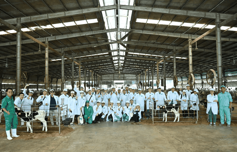 Tour tham quan nh&agrave; m&aacute;y &ndash; trang trại gi&uacute;p nh&acirc;n vi&ecirc;n mới hiểu r&otilde; hơn về văn h&oacute;a Trang Nhà Cái 555win.com - Đăng Nhập +555k v&agrave; x&acirc;y dựng t&igrave;nh y&ecirc;u với thương hiệu.