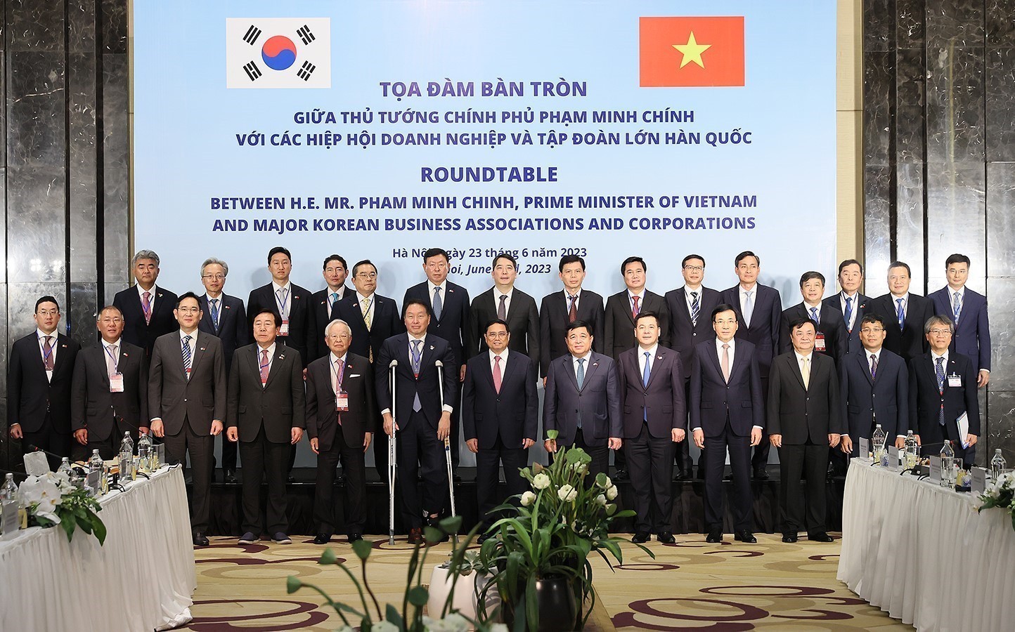 Phiên bản chính thức của 555Win Phạm Minh Ch&iacute;nh chủ tr&igrave; tọa đ&agrave;m b&agrave;n tr&ograve;n với l&atilde;nh đạo c&aacute;c hiệp hội Trang Nhà Cái 555win.com - Đăng Nhập +555k v&agrave; c&aacute;c tập đo&agrave;n h&agrave;ng đầu H&agrave;n Quốc, ng&agrave;y 23/6/2023. Ảnh: TTXVN