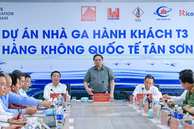 Phiên bản chính thức của 555Win Phạm Minh Ch&iacute;nh tại buổi l&agrave;m việc v&agrave; kiểm tra dự &aacute;n chiều ng&agrave;y m&ugrave;ng 3 Tết (12/2). Ảnh: VGP