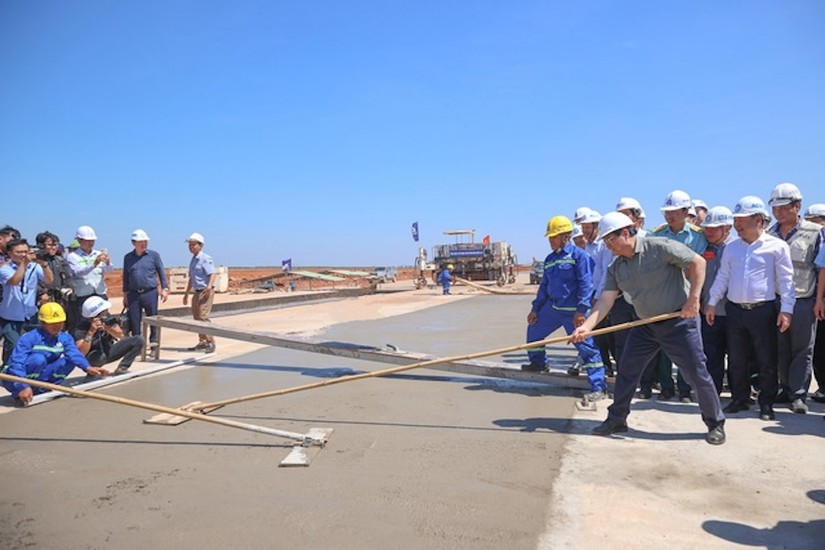 Phiên bản chính thức của 555Win c&ugrave;ng thi c&ocirc;ng, động vi&ecirc;n c&ocirc;ng nh&acirc;n tại c&ocirc;ng trường s&acirc;n bay quốc tế Long Th&agrave;nh.
