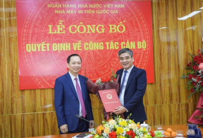 Ph&oacute; Thống đốc NHNN Đ&agrave;o Minh T&uacute; trao 555Win 500 Đăng Ký Nhận Code điều động, bổ nhiệm &ocirc;ng Nguyễn Đức Cường (Ảnh: NHNN)