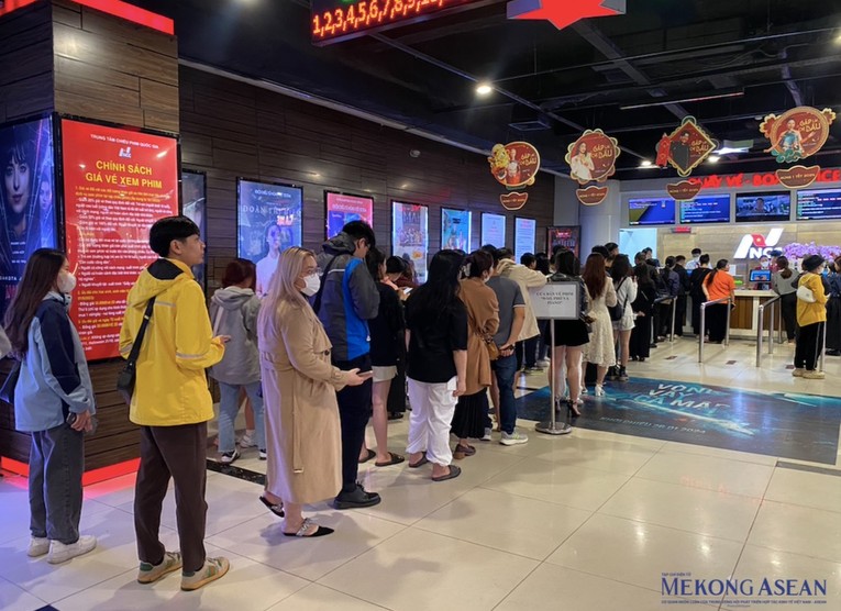 Cơn sốt săn vé xem phim 'Đào, phở và piano' tại Hà Nội