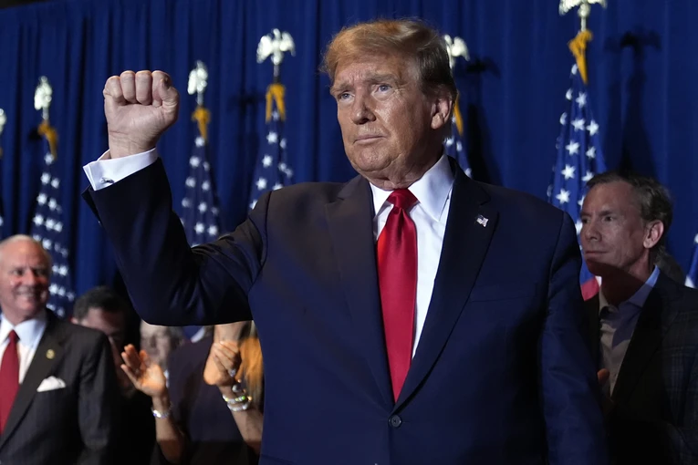 &Ocirc;ng Trump đ&atilde; gi&agrave;nh chiến thắng tại 5 cuộc bầu cử sơ bộ của đảng Cộng h&ograve;a. Ảnh: AP