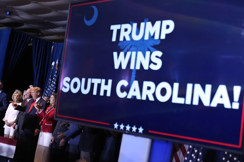 &Ocirc;ng Donald Trump ph&aacute;t biểu tại sự kiện theo d&otilde;i kết quả bầu cử sơ bộ tại th&agrave;nh phố Columbia, bang Nam Carolina, ng&agrave;y 24/2. Ảnh: AP