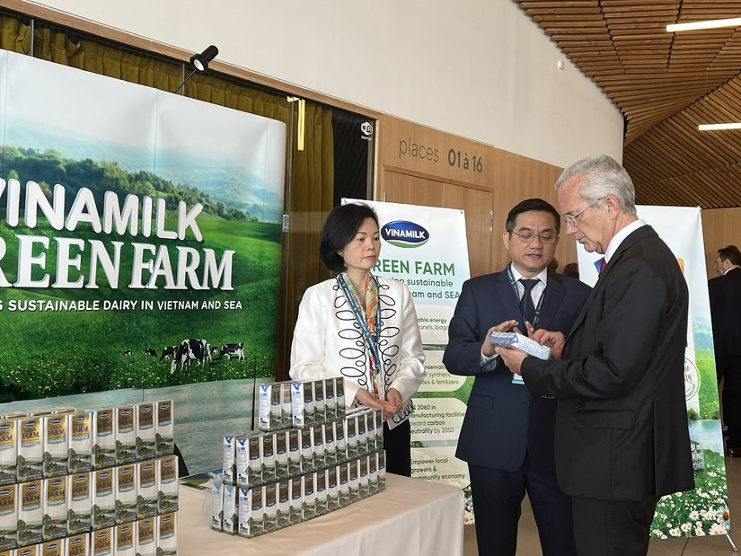 Vinamilk t&iacute;ch cực giới thiệu sản phẩm ra thị trường nước ngo&agrave;i.