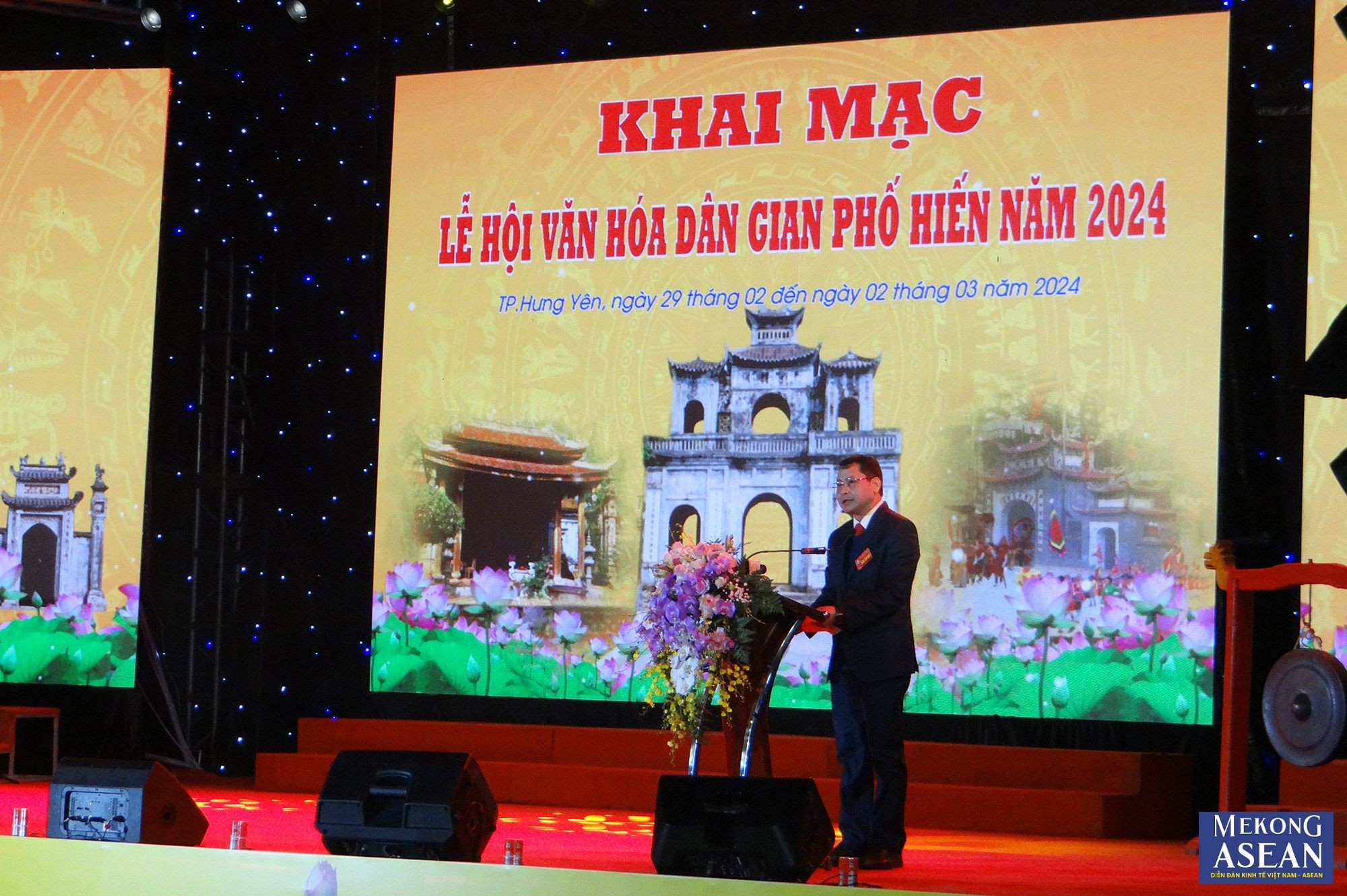 Ph&oacute; B&iacute; thư Th&agrave;nh ủy, Chủ tịch UBND th&agrave;nh phố Hưng Y&ecirc;n Do&atilde;n Quốc Ho&agrave;n ph&aacute;t biểu khai mạc 555win là Công ty cờ bạc trực tuyến tốt nhất Văn h&oacute;a d&acirc;n gian phố Hiến năm 2024.