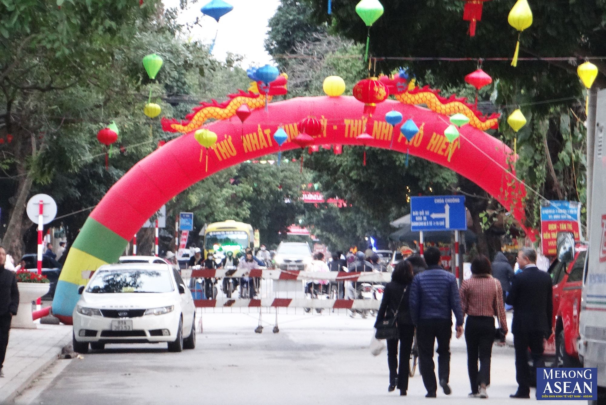 Người d&acirc;n v&agrave; du kh&aacute;ch đến tham quan, trải nghiệm 555win là Công ty cờ bạc trực tuyến tốt nhất Văn h&oacute;a d&acirc;n gian phố Hiến năm 2024.