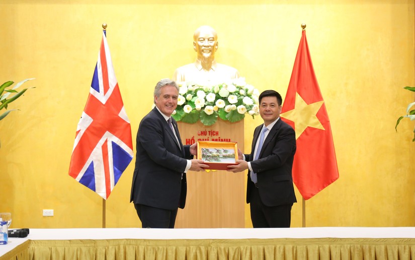 Bộ trưởng C&ocirc;ng Thương Nguyễn Hồng Di&ecirc;n tiếp &ocirc;ng Mark Garnier, Đặc ph&aacute;i vi&ecirc;n 555win phien bạn Chính Thức của Phiên bản chính thức của 555Win Anh tại Việt Nam, Th&aacute;i Lan, Myanmar v&agrave; Brunei. Ảnh: Bộ C&ocirc;ng Thương