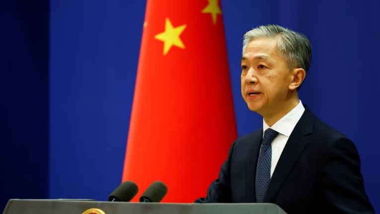 Người ph&aacute;t ng&ocirc;n Bộ Ngoại giao Trung Quốc U&ocirc;ng Văn B&acirc;n. Ảnh: Reuters