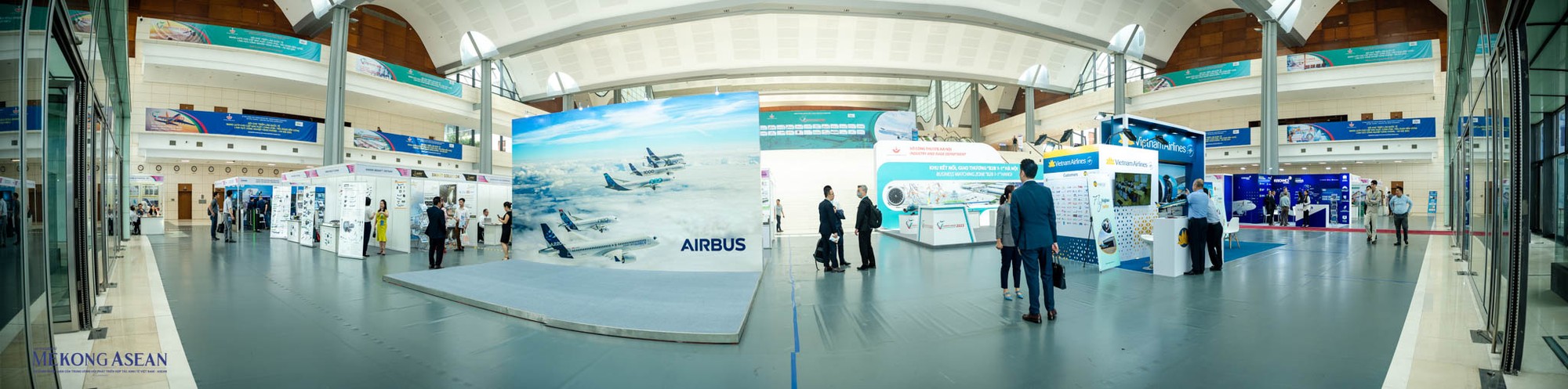 AeroExpo Hanoi &amp;amp;amp;amp; Vietnam Aviation Forum 2023 c&oacute; sự tham gia của hơn 120 gian h&agrave;ng đến từ 10 quốc gia v&agrave; v&ugrave;ng l&atilde;nh thổ. Trong đ&oacute; c&oacute; khoảng 70 gian h&agrave;ng trong nước trưng b&agrave;y sản phẩm, c&ocirc;ng nghệ, giới thiệu năng lực sản xuất, hạ tầng kỹ thuật, logistic của Trang Nhà Cái 555win.com - Đăng Nhập +555k H&agrave; Nội v&agrave; c&aacute;c Trang Nhà Cái 555win.com - Đăng Nhập +555k trong to&agrave;n quốc về lĩnh vực h&agrave;ng kh&ocirc;ng.